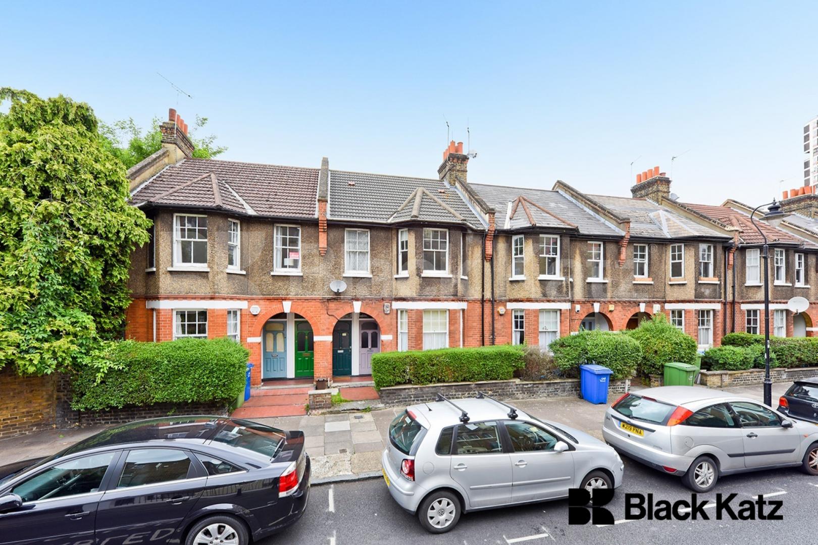 Bright & airy & offering 900 Sq.Ft.of living & entertaining space Councillor Street , Oval